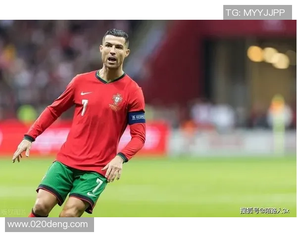 历史足球明星与著名球星的辉煌成就与传奇故事探讨